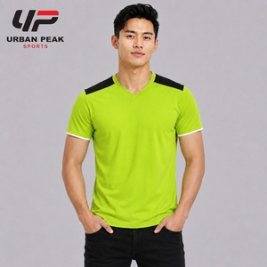Camiseta personalizada para hombre con cuello en V, con material de algodón transpirable, costuras refinadas y un ajuste atlético cómodo. - Product Image 1