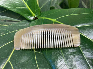 Peigne en corne de buffle naturelle, fait à la main, antistatique, outil de soin des cheveux - Product Image 3