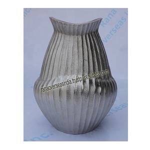 Vente en gros Vase élégant en métal pour centre de table de fête de mariage Vase à fleurs en aluminium ton argent - Product Image 2