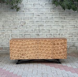 Buffet vintage en bois indien recyclé à quatre portes, meuble TV avec support métallique, motif géométrique, meuble de rangement - Product Image 1