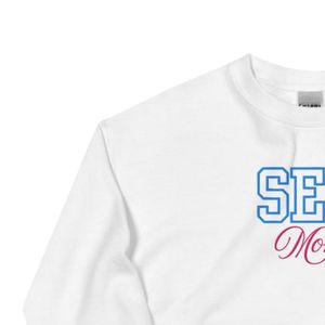 Sweat-shirt unisexe brodé « Mom » blanc à col rond, en polaire douce, style décontracté et confortable pour le quotidien - Product Image 5