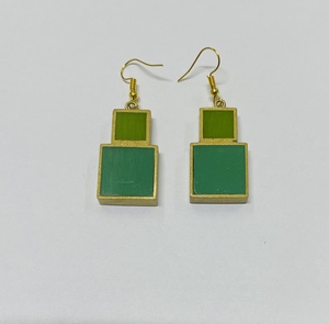 Pendientes colgantes geométricos de cuerda de cáñamo tejida en verde y amarillo, estilo bohemio para mujer. - Product Image 3