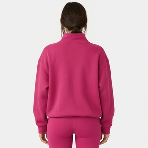 Sudadera Oversize de Cuello Alto para Mujer, Color Rosa Intenso, con Gráfico Trackstar, Casual, Manga Larga, Invierno, Estilo Urbano - Product Image 2