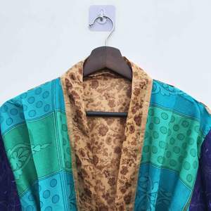 Kimono de Sari Reciclado con Parches Florales, Cuello en V, Cordón Ajustable, Bata de Maternidad, Ropa de Dormir Térmica para Otoño - Product Image 3