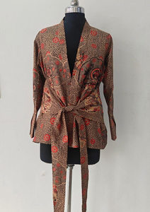 Blazer de Seda Madhubani con Bordado a Mano de Krishna (Con Cintura Ajustable) - Product Image 3