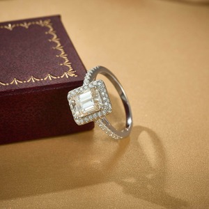 Bague en diamant de qualité export, 2,5 carats, taille triangle, cultivé en laboratoire, pour femme, bijoux de mariage, disponible à la vente - Product Image 4