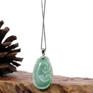 Collier pendentif en jade vert naturel sculpté à la main, chaîne en argent, pierre de guérison, bijoux spirituels, vente en gros - Product Image 1
