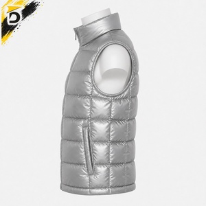 Chaleco Acolchado Sin Mangas Casual para Hombre con Cierre de Cremallera, Capucha Desmontable, Impermeable, Transpirable, Ecológico y Reversible - Product Image 2