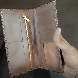 Portefeuille long en cuir texturé marron gaufré de qualité supérieure pour homme, organisateur de billets de luxe mince avec plusieurs emplacements pour cartes - Product Image 2