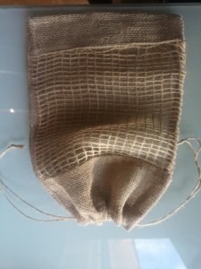 ถุงตาข่ายปอกระเจาแบบใช้ซ้ำได้พร้อมหูหิ้วเชือก ปรับแต่งโลโก้ผลไม้ได้ สำหรับใส่ผลไม้และผัก ซื้อของขวัญ ผลิตในบังคลาเทศ - Product Image 6