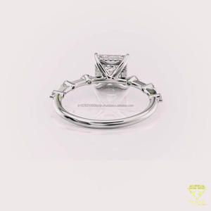 Bague de fiançailles en or blanc taille princesse, solitaire, avec bande d'accentuation en diamant, bague de mariée minimaliste, bague de promesse - Product Image 4
