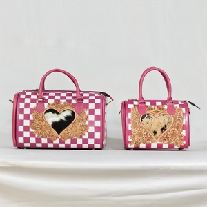 Bolsa de Viaje de Cuero a Cuadros Rosa y Blanco con Cierre de Cremallera, Bolso de Mano Casual y Portátil - Product Image 5