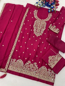 Traje Chinon Semisellado de Dhwaja Export con Bordado y Lentejuelas, Estilo Moderno para Bodas y Fiestas - Product Image 5
