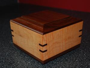 Urna Funeraria de Madera Decorativa Hecha a Mano para Cenizas Humanas, Urna Cuadrada de Madera Personalizada para Guardar Recuerdos, Caja de Almacenamiento al por Mayor - Product Image 1
