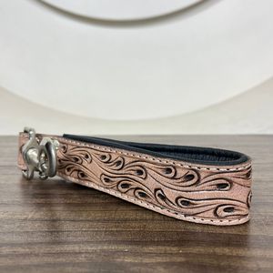 Vente en gros de laisse pour chien design cuir usiné à la main crochet en acier inoxydable laisse de circulation en cuir véritable de luxe occidental pour chien de contrôle - Product Image 5