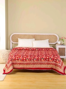 Edredón Floral Rojo Estampado Tradicional para Uso Doméstico, Cubrecama para Todas las Estaciones - Product Image 1