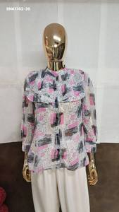 คอลเลคชั่นเสื้อเชิ้ตผ้าจอร์เจียต์สไตล์โมเดิร์นพิมพ์ลายแขนยาวทรงระฆังพร้อมระบายที่คอเสื้อแบบโปร่งใสสำหรับผู้หญิง - Product Image 6