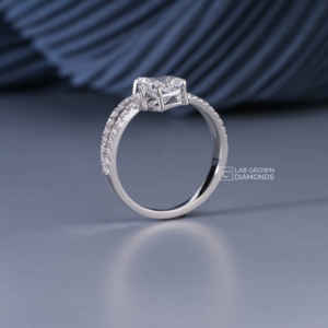 Anillo de Moissanita de Corte Cojín de Lujo para Mujer, Plata de Ley S925, Joyería de Compromiso y Boda con Detalles de Pera y Redondos, 1.88ct - Product Image 5