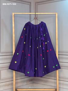 Colección de Lehengas acampanadas de algodón Cora con bordado de hilo de colores dispersos en forma de corazón para festivales - Proveedor y exportador mundial - Product Image 5