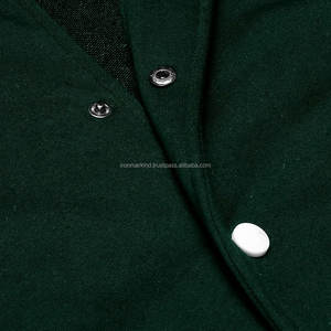 แจ็กเก็ตผ้าฟลีซสีแดงของผู้ชายดีไซน์คลาสสิกงานแฮนด์เมดเสื้อแจ็กเก็ตฤดูหนาวแถบสีขาว - Product Image 2