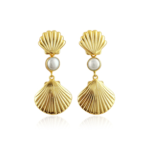 Boucles d'oreilles pendantes en perles de nacre plaquées or 18 carats, tendance, inspirées de l'océan, vente en gros, bijoux de luxe minimalistes pour femmes, style plage - Product Image 1
