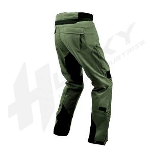 กางเกงสตรีทแวร์ผ้ากันน้ำแบบสปอร์ตสำหรับผู้ชายและผู้หญิง ไซส์พลัส ผลิตตามแบบ OEM พร้อมแผ่นป้องกันเข่า สำหรับการแข่งรถและชุดมอเตอร์ไซค์ - Product Image 4