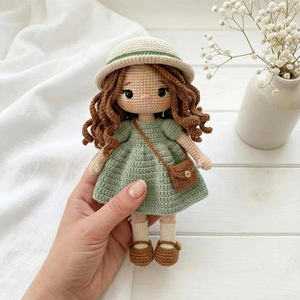 Muñeca de ganchillo para niñas, regalo de cumpleaños con accesorios, hecha a mano con algodón de leche, ecológica. - Product Image 4