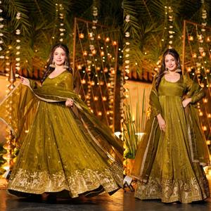 Ramdev Trading Kurta/Kurti pour femme en soie épaisse, style moderne, avec sequins de 5 mm, séchage rapide, pour mariage/fête/Diwali (toutes saisons) - Product Image 2