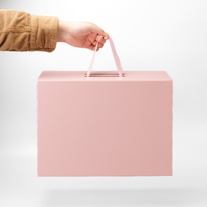 Boîte de maquillage haut de gamme avec revêtement UV mat, gaufrage et doublure en éponge - Product Image 1