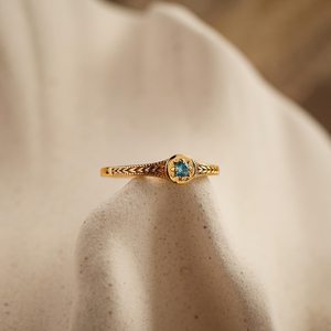 Bague étoile en topaze bleue naturelle, pierre de naissance de décembre, bijoux de naissance, argent sterling 925 plaqué or 14 carats, bague empilable délicate - Product Image 1