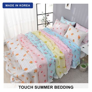 Set di Biancheria da Letto Estiva Coreana in Seersucker con Stampa Frutta, Copripiumino Reversibile, Federe, Tappetino e Tappeto da Pavimento - Product Image 1