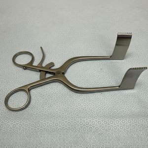 Codman SP00052-25 Symmetry Special Surgical Meyerding Retractor 50mmX20mm Blades - Product Image 1