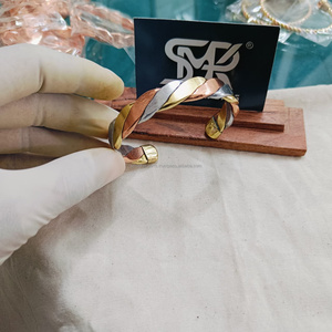 Brazaletes de cobre hechos a mano, brazalete Kada, brazalete Kada, pulsera para hombres y mujeres en latón tricolor y diseño de aleación - Product Image 6