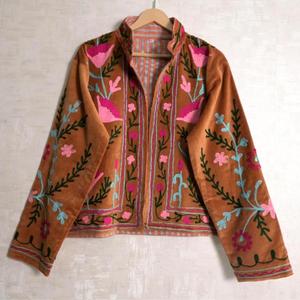 Chaqueta Boho de Terciopelo Suzani, Bordado Hecho a Mano en India, Ropa Étnica de Diseñador para Mujer - Product Image 1