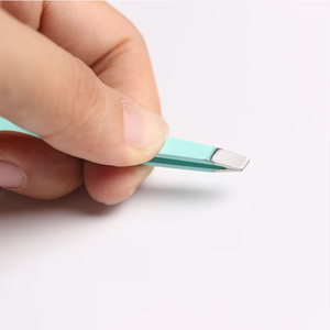 Pinzas Profesionales de Acero Inoxidable para Cejas con Puntas de Fibra, Agarre Perfecto, Ligeras, para Extracción de Vello de Cejas y Barba-ANAAIF - Product Image 5