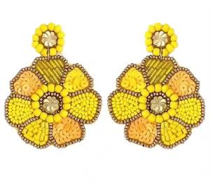 Boucles d'oreilles pendantes faites à la main en perles de rocaille M - Cadeau pour filles, Saint-Valentin et Noël, à porter pour les fêtes, couleurs blanc/bleu, faites à la main - Product Image 5