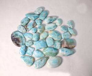 Lote a granel de cabujones de larimar natural, mezcla de tamaños y formas, gemas de larimar con base plana, cabujones sueltos para la fabricación de joyas. - Product Image 3