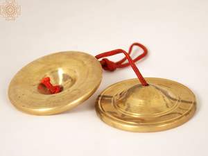 Manjeera decorativa de latón que produce un sonido claro y resonante, adecuada para rituales religiosos y conjuntos musicales. - Product Image 6