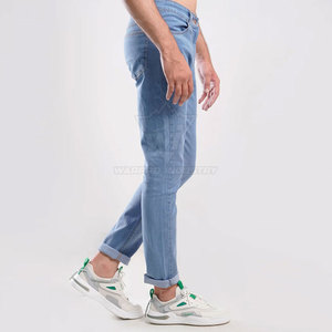 Jean déchiré décontracté pour homme, style streetwear, coupe décontractée, finition délavée, haute qualité, tendance mode - Product Image 4