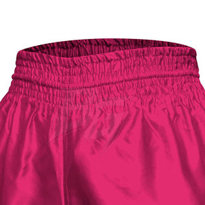 Shorts d'entraînement Muay Thai BATTLE GEAR modernes et athlétiques, légers en satin/polyester, respirants, séchage rapide, design fendu sur le côté - Product Image 4