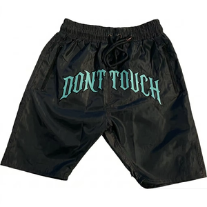 Nouveauté : Short en nylon pour homme, style coupe-vent, avec cordon de serrage, poches zippées et imprimé en relief « Dont Touch » - Product Image 4