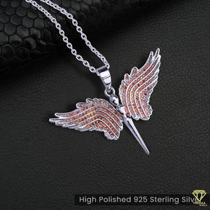 Exclusivo Colgante de Ala Estilo Hip Hop con Incrustaciones Completas de Diamantes Cultivados en Laboratorio y Piedras de Acento Rojas - Product Image 2