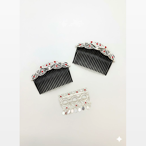 Peigne à cheveux vintage en alliage plaqué or, fait main, écologique, étanche, élégant, avec mini-fleur en strass et pompon - Product Image 6