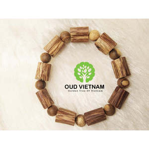 Bracelet en perles d'agarwood du Vietnam - Bijoux faits à la main pour les programmes de cadeaux d'entreprise - Product Image 1