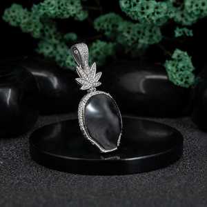 Colgante de Lujo para Hombre con Cabeza de Alien Iced Out Estilo Hip Hop, Diamantes Moissanita VVS y Micro Pavé de Diamantes Verde Hoja - Product Image 6