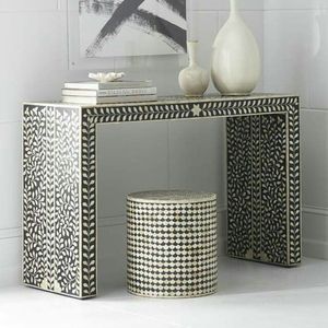 Mesa Consola Opulenta con Incrustaciones de Hueso, Mueble de Mosaico de Lujo con Patrones Intrincados Hechos a Mano para Decoración de Interiores de Hoteles y Residencias - Product Image 1