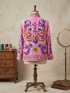 เสื้อเบลเซอร์ผู้หญิงสำหรับฤดูหนาว แขนยาว ปักลายดอกไม้สีชมพู คอจีน ผ้ากำมะหยี่ซูซานี ซับในผ้าฝ้าย ทำมือ - Product Image 6