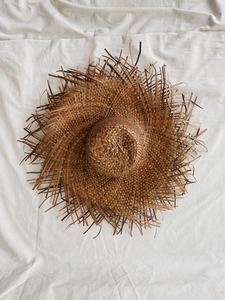 Sombrero de Paja Rafia Extra Grande de Lujo con Borde de Flecos Crudos - Sombrero Panamá de Playa Hecho a Mano para Mujer - Product Image 2
