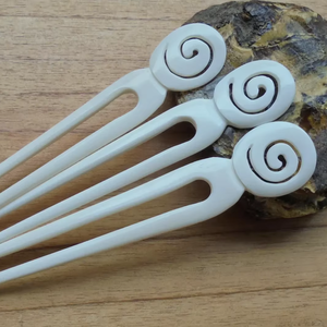 เครื่องประดับผมแกะสลักจากกระดูกควาย |   กิ๊บติดผมแบบธรรมชาติ - Product Image 1