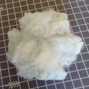 Fibre de filament de polyester vierge à 100% - Creuse 15 deniers Blanc uni Vikohasan Fabricant Matériel de rembourrage synthétique pour filature - Product Image 6
